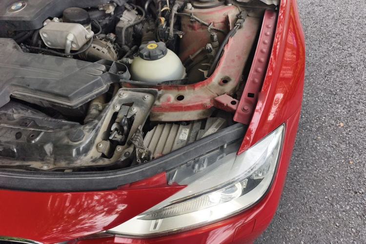 Used BMW 3 Series 2013 320i Sport Edition Engine Bay Left