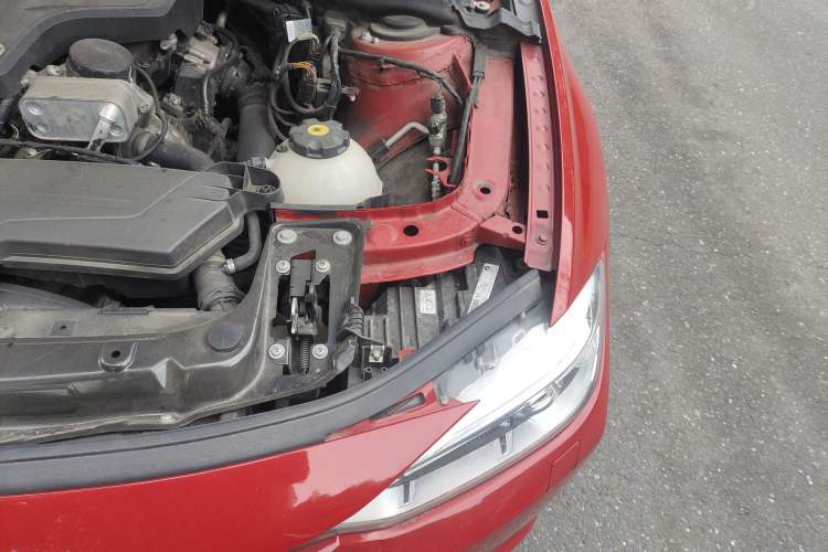 Used BMW 3 Series 2013 320i Sport Design Package Engine Bay Left