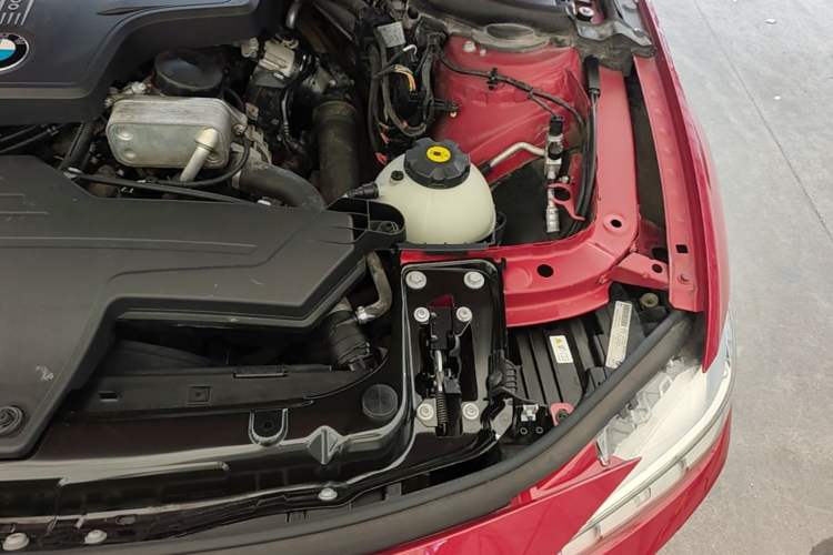Used BMW 3 Series 2013 320Li Fashion Design Package Engine Bay Left