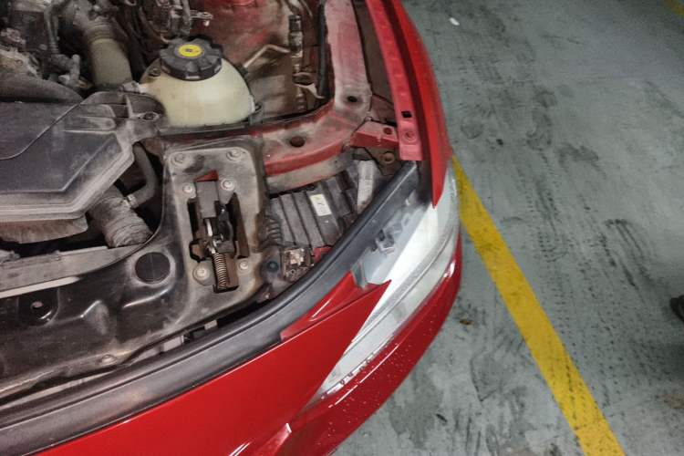 Used BMW 3 Series 2013 320i Sport Edition Engine Bay Left