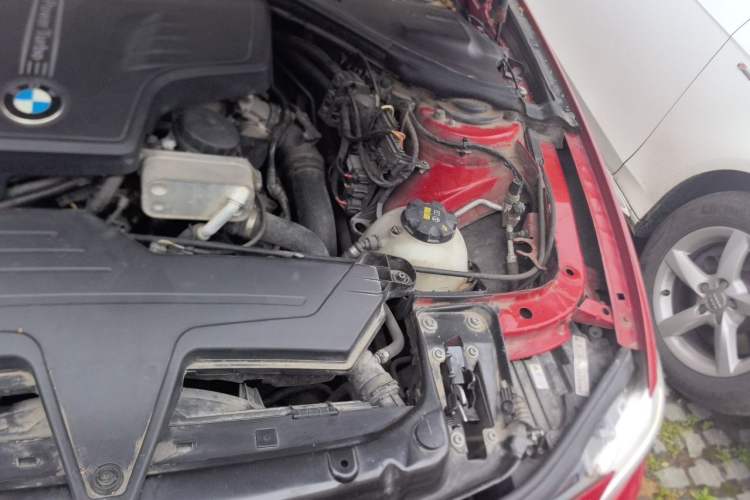 Used BMW 3 Series 2013 320i Sport Edition Engine Bay Left