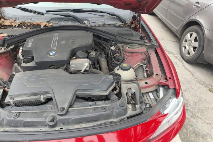 Used BMW 3 Series 2013 320i Sport Edition Engine Bay Left