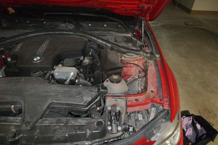 Used BMW 3 Series 2013 320Li Fashion Model Engine Bay Left