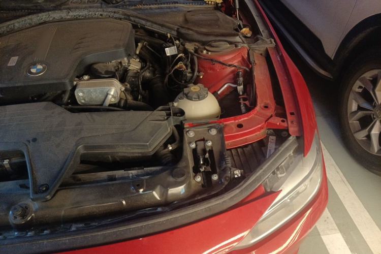 Used BMW 3 Series 2013 320i Sport Edition Engine Bay Left