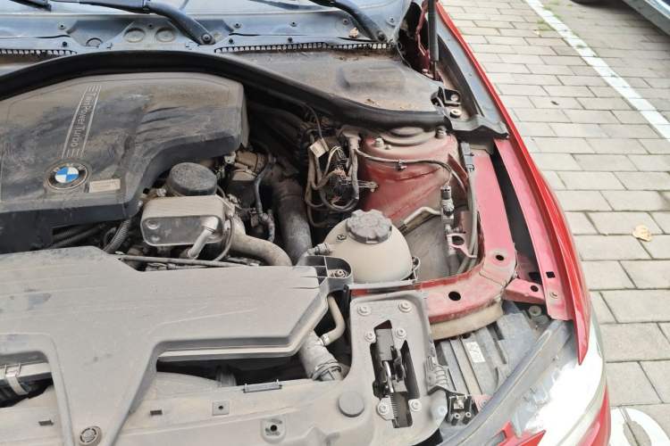 Used BMW 3 Series 2013 Facelifted 328i Sport Design Package Engine Bay Left