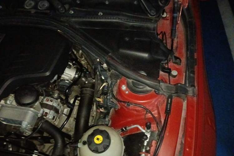 Used BMW 3 Series 2013 320Li Fashion Model Engine Bay Left