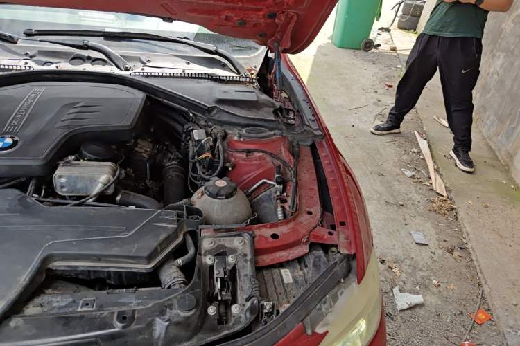 Used BMW 3 Series 2013 320Li Fashion Model Engine Bay Left