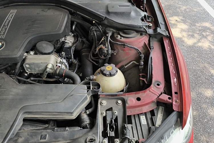 Used BMW 3 Series 2013 320i Sport Design Package Engine Bay Left