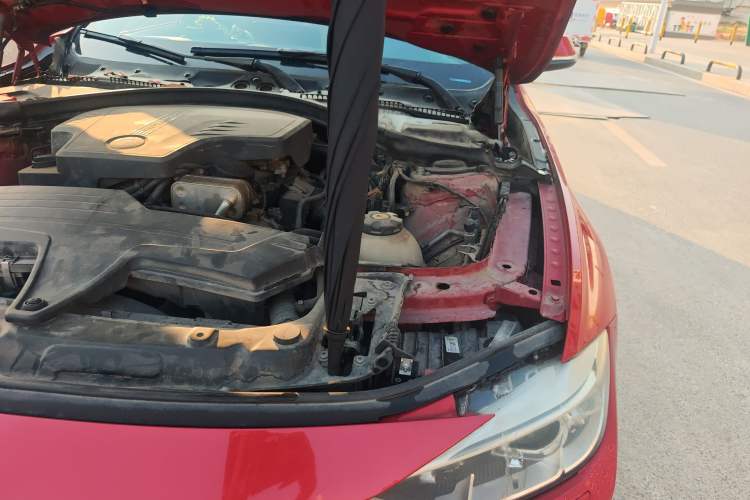 Used BMW 3 Series 2013 320Li Fashion Model Engine Bay Left