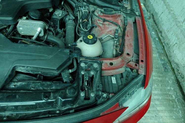 Used BMW 3 Series 2013 320Li Fashion Model Engine Bay Left