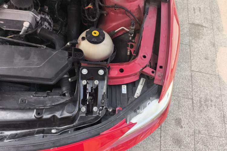 Used BMW 3 Series 2013 320Li Fashion Model Engine Bay Left
