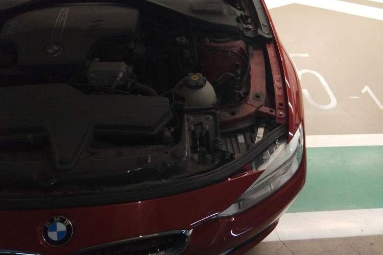 Used BMW 3 Series 2013 320i Sport Edition Engine Bay Left