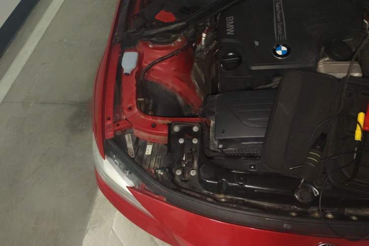Used BMW 3 Series 2013 320i Sport Edition Engine Bay Right