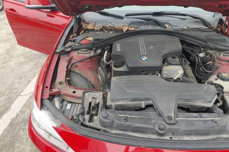 Used BMW 3 Series 2013 320i Sport Edition Engine Bay Right