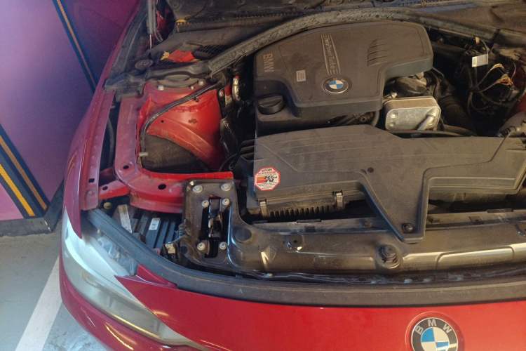 Used BMW 3 Series 2013 320i Sport Edition Engine Bay Right