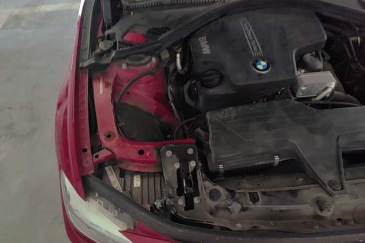 Used BMW 3 Series 2013 320i Sport Edition Engine Bay Right
