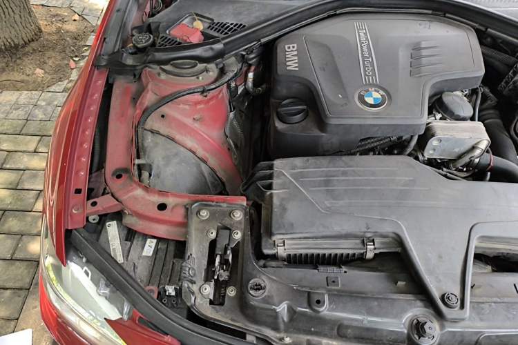 Used BMW 3 Series 2013 320i Sport Design Package Engine Bay Right