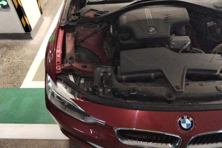 Used BMW 3 Series 2013 320i Sport Edition Engine Bay Right