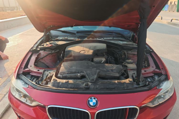 Used BMW 3 Series 2013 320Li Fashion Model Engine Bay