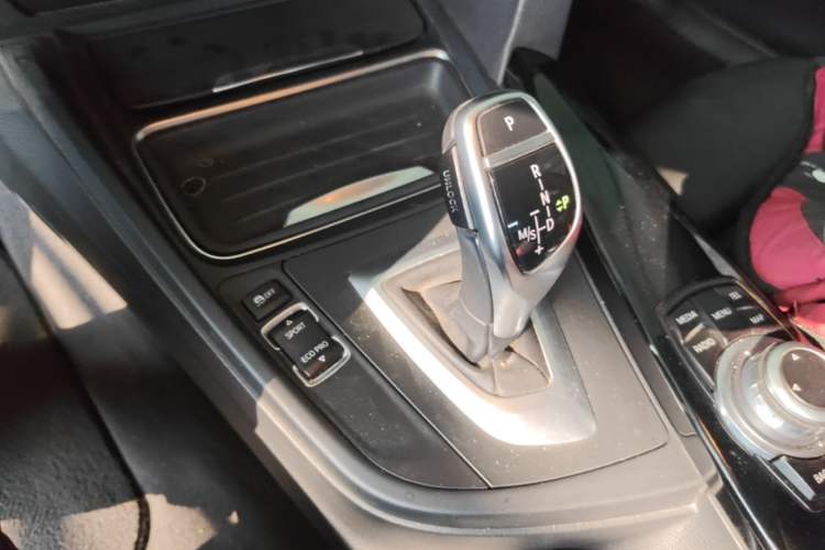 Used BMW 3 Series 2013 320i Sport Design Package Gear Lever