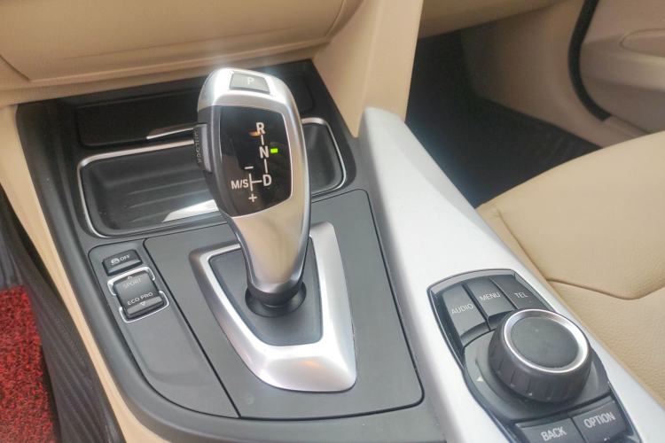 Used BMW 3 Series 2013 320i Sport Edition Gear Lever