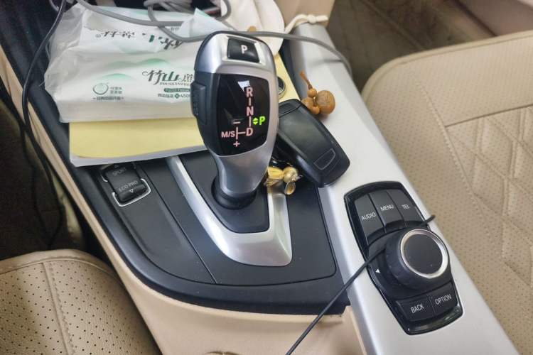 Used BMW 3 Series 2013 320i Sport Edition Gear Lever