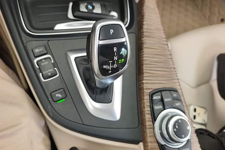 Used BMW 3 Series 2013 320Li Fashion Design Package Gear Lever