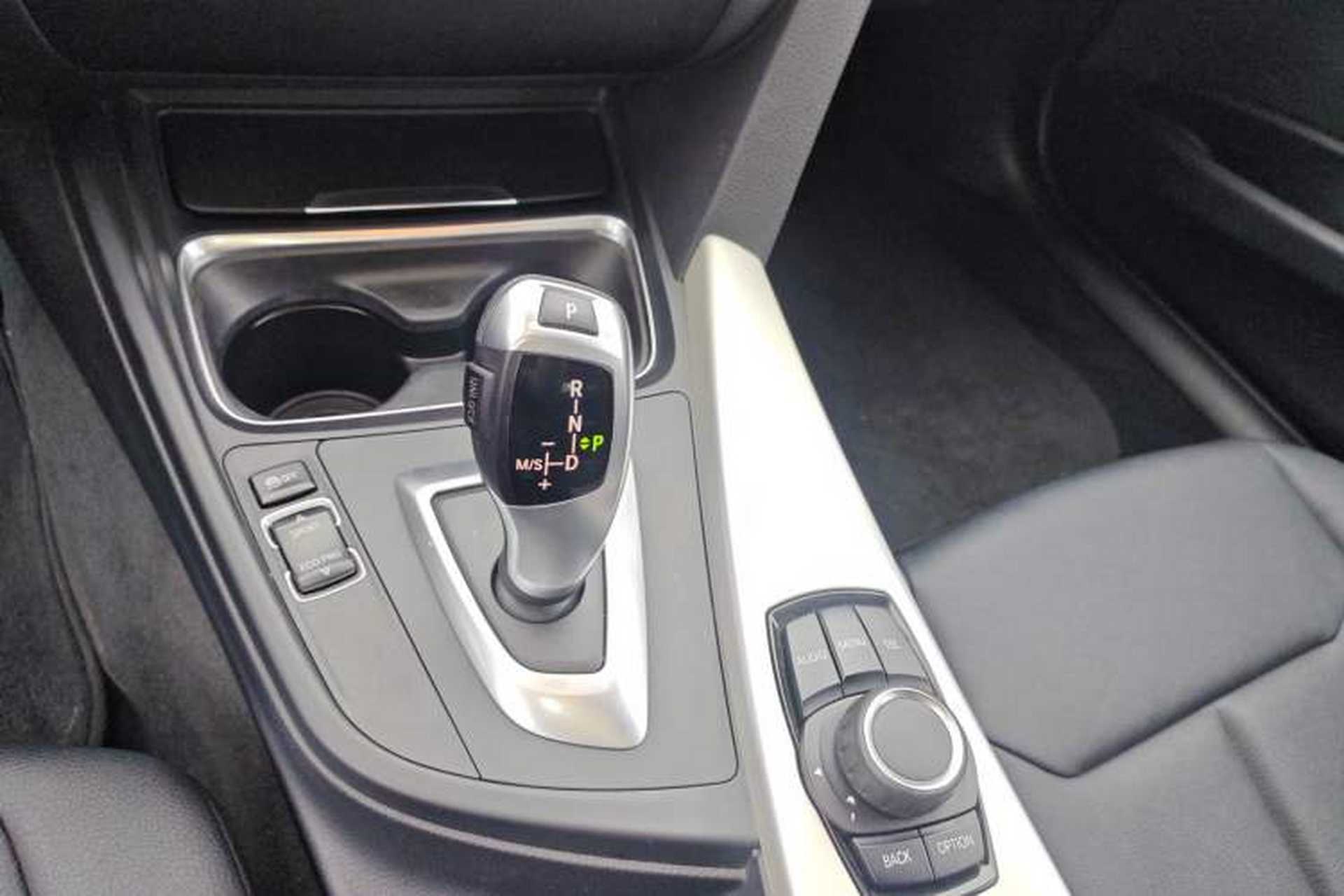 Used BMW 3 Series 2013 320i Sport Touring Edition Gear Lever