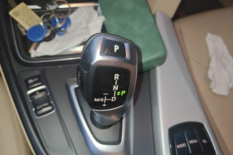 Used BMW 3 Series 2013 320i Sport Edition Gear Lever