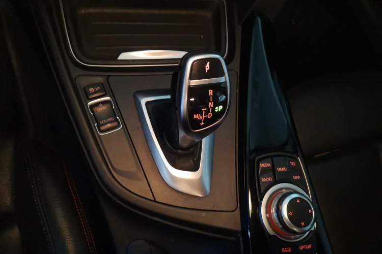 Used BMW 3 Series 2013 320i Sport Design Package Gear Lever