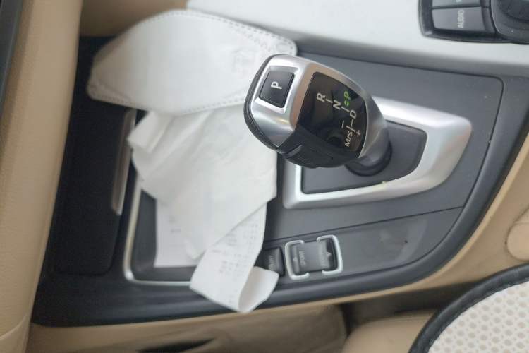 Used BMW 3 Series 2013 320i Sport Edition Gear Lever