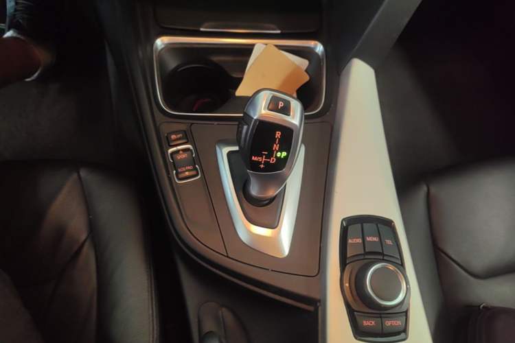 Used BMW 3 Series 2013 320i Sport Edition Gear Lever