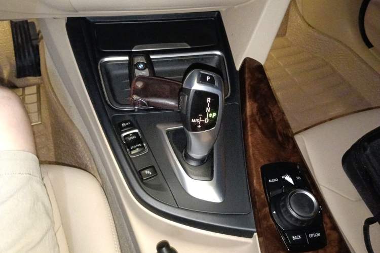 Used BMW 3 Series 2013 320Li Fashion Model Gear Lever