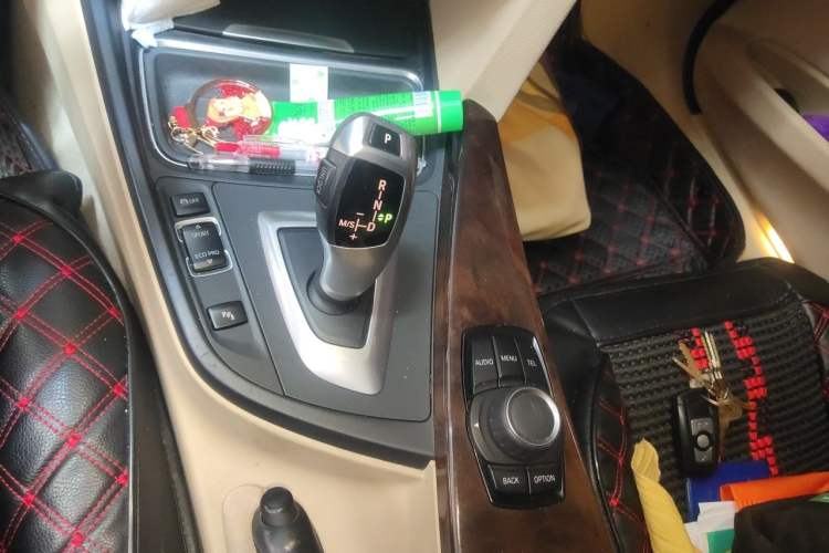 Used BMW 3 Series 2013 320Li Fashion Model Gear Lever