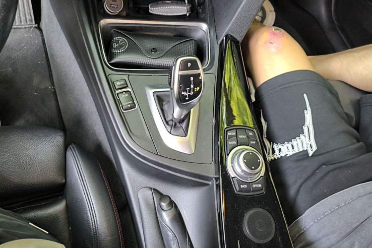 Used BMW 3 Series 2013 320i Sport Design Package Gear Lever