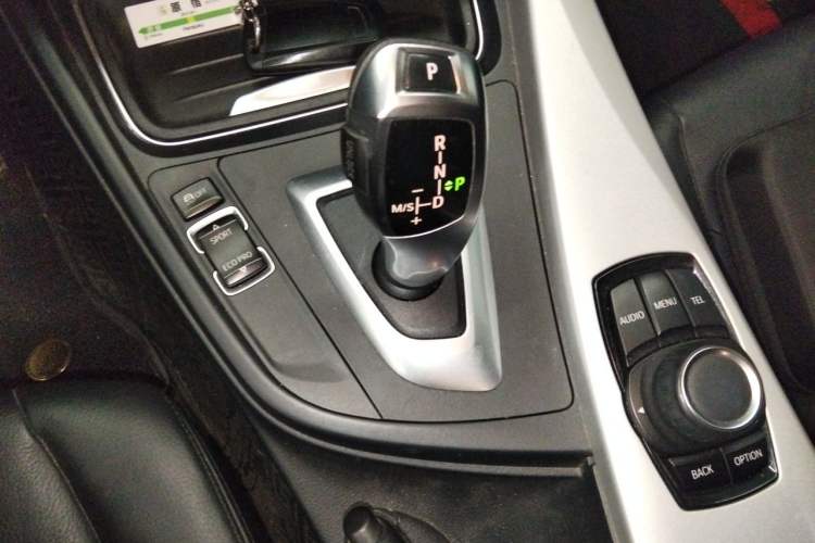 Used BMW 3 Series 2013 320i Sport Edition Gear Lever