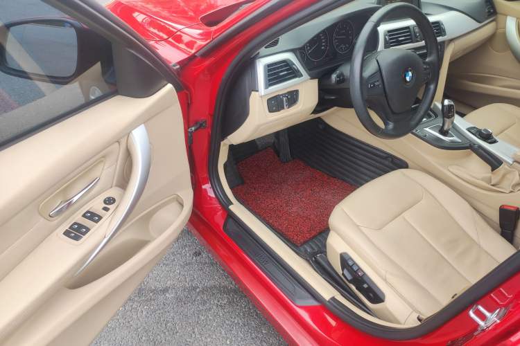 Used BMW 3 Series 2013 320i Sport Edition Interior 1