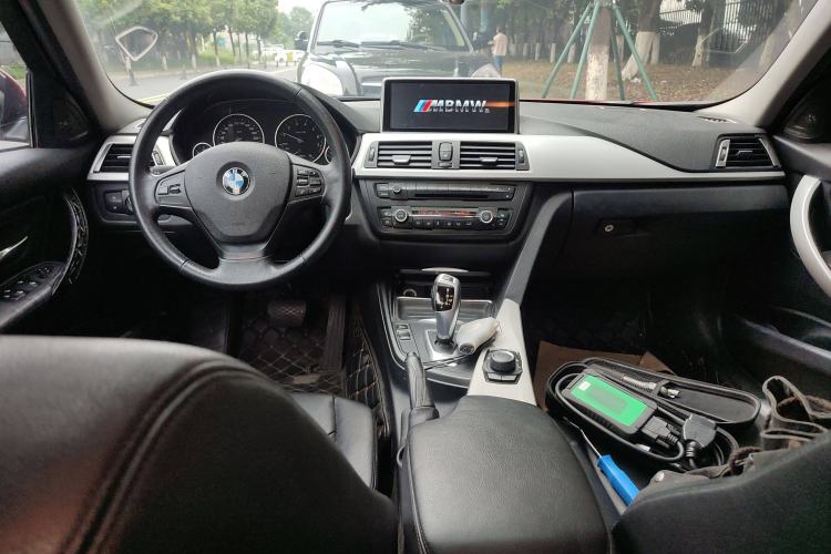 Used BMW 3 Series 2013 320i Sport Edition Interior 2