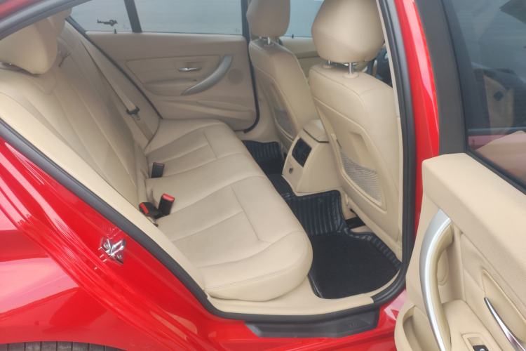 Used BMW 3 Series 2013 320i Sport Edition Interior 3
