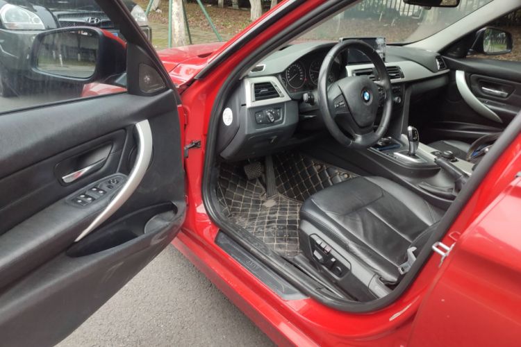Used BMW 3 Series 2013 320i Sport Edition Interior 3