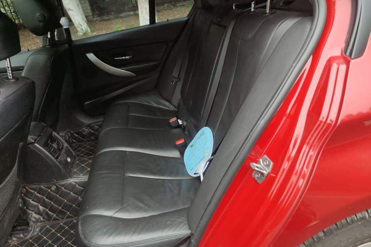 Used BMW 3 Series 2013 320i Sport Edition Interior 4