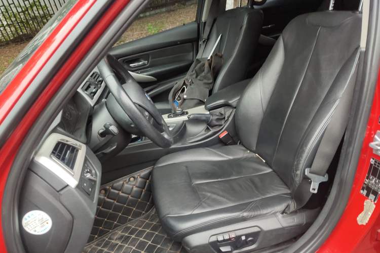 Used BMW 3 Series 2013 320i Sport Edition Left Front Seat