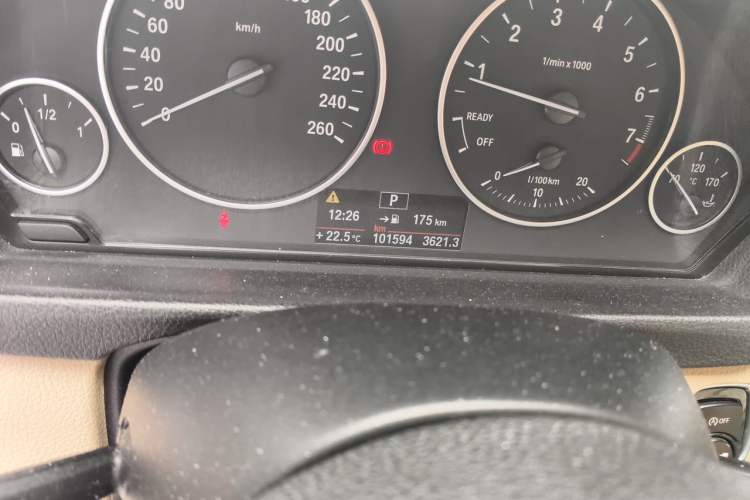 Used BMW 3 Series 2013 320i Sport Edition Odometer Close Up