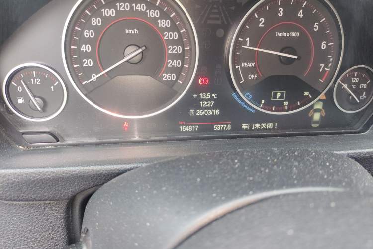 Used BMW 3 Series 2013 320i Sport Design Package Odometer Close Up
