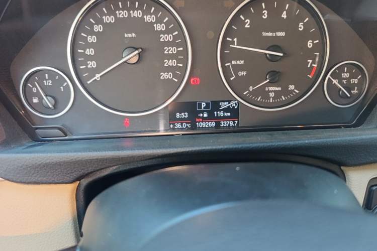 Used BMW 3 Series 2013 320i Active Edition Odometer Close Up