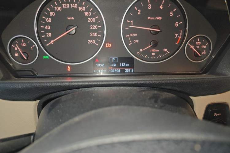 Used BMW 3 Series 2013 320i Sport Edition Odometer Close Up