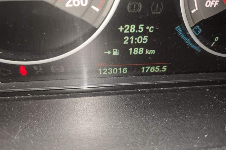 Used BMW 3 Series 2013 320i Sport Edition Odometer Close Up