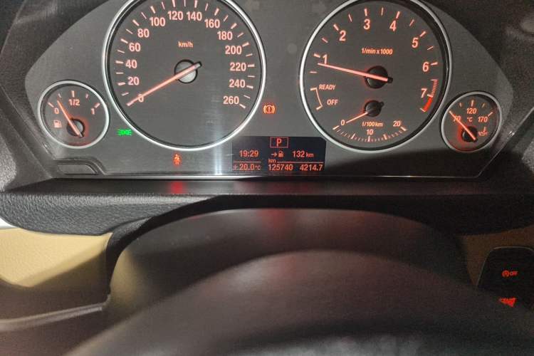 Used BMW 3 Series 2013 320i Sport Edition Odometer Close Up