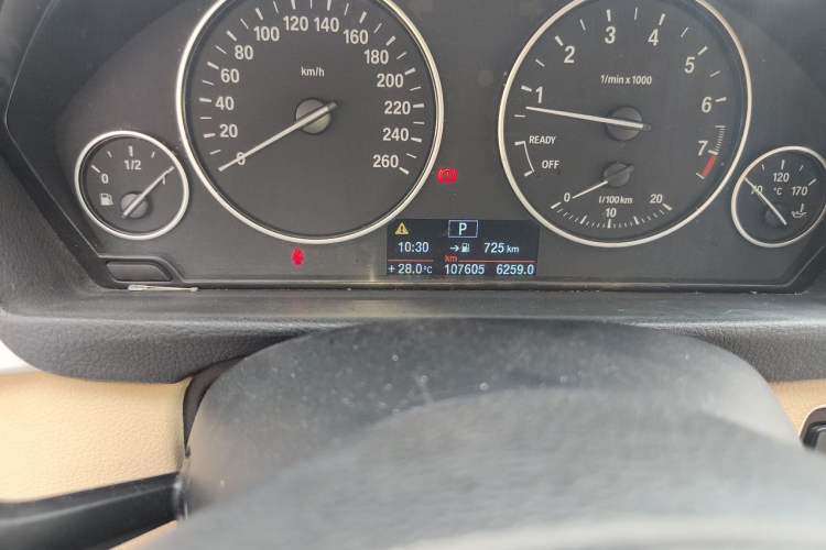 Used BMW 3 Series 2013 320i Sport Edition Odometer Close Up