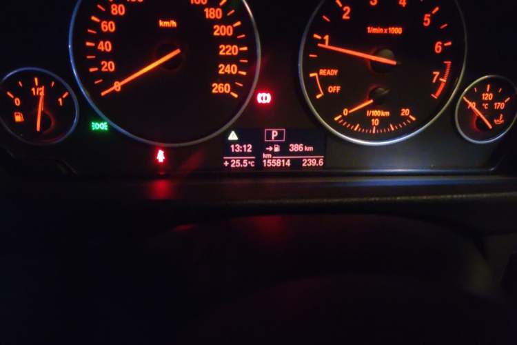 Used BMW 3 Series 2013 316i Active Edition Odometer Close Up